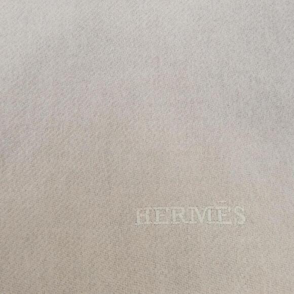 HERMES Authentic Cream Scarf - Picture 4 of 4